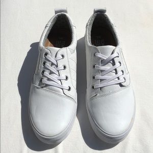 Never Worn Toms Lace Up Sneakers